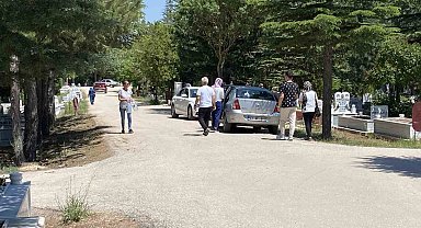 Kurban Bayramı arefesinde mezarlıklar ziyaretçilerle doldu