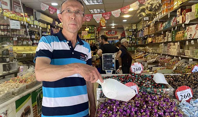 Kurban Bayramı'na bir gün kala kuruyemişçilerin işleri yoğunlaştı