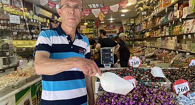 Kurban Bayramı'na bir gün kala kuruyemişçilerin işleri yoğunlaştı