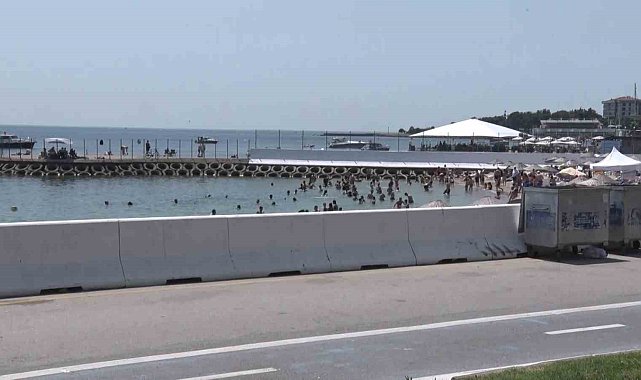 Kurban Bayramı'nda Caddebostan Plajında yoğunluk oluştu