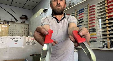 Kurban en rahat çelik bıçakla kesiliyor
