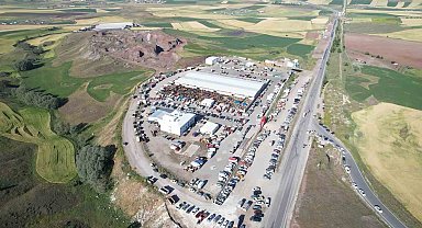 Kurban pazarındaki yoğunluk havadan görüntülendi