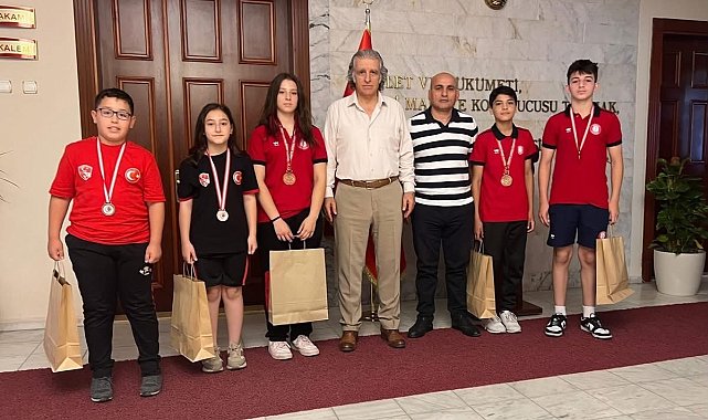 Kuşadası'nda başarılı sporcular Kaymakam Keklik ile görüştü