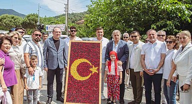 Kuşadası'nda kiraz şenliği coşkusu