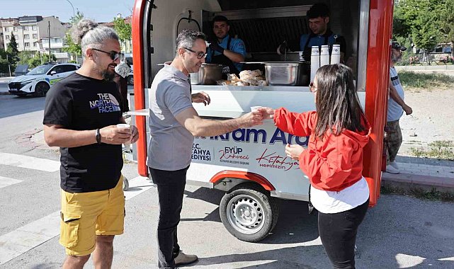 Kütahya Belediyesinden sınav sabahı sıcak çorba ikramı