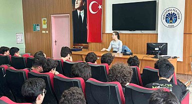 Kütahya'da Araştırma Görevlisi Hidayet Pütün öğrencilerle buluştu