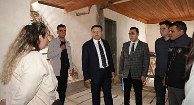 Kütahya'da Gençlik Merkezi olarak restorasyonu süren tarihi konakta inceleme