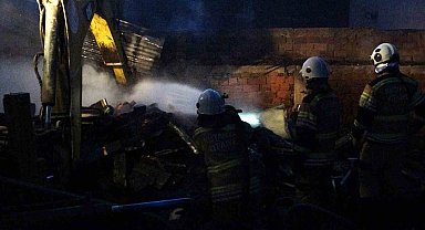 Kütahya'da tahta palet üretimi yapan atölyede yangın