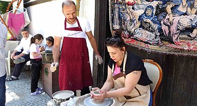 Kütahya'nın tarihi mekanlarından Germiyan Sokak'ta çini sanatı yeniden canlanıyor