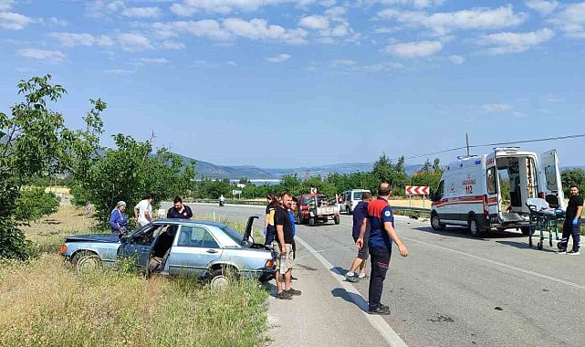 Lastiği patlayan otomobil yoldan çıktı: 1 yaralı