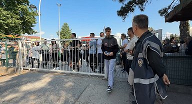 LGS'ye girecek olan öğrenci kimliğini unuttu, yardımına polis ekipleri koştu