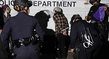 Los Angeles sokakları alev alev: 100'den fazla kişi gözaltına alındı