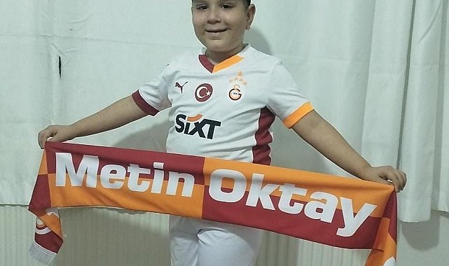 Lösemi hastası minik Mustafa'nın Galatasaray formasıyla hayali gerçekleşti