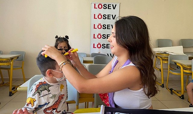 Lösemili çocuklara moral etkinliği