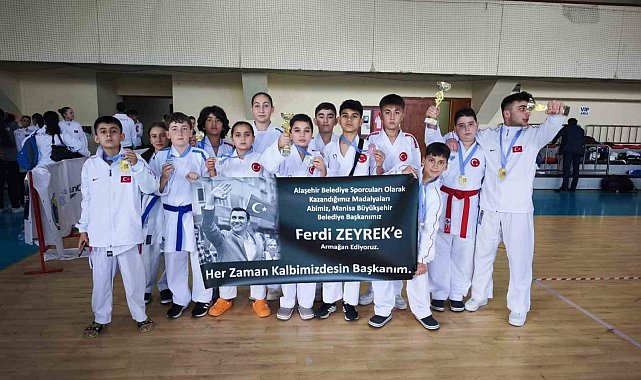 Madalyalar Ferdi Zeyrek'in anısına armağan edildi