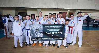 Madalyalar Ferdi Zeyrek'in anısına armağan edildi