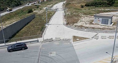 Mahalle sınırındaki kamu yolları beton bloklarla trafiğe kapatıldı