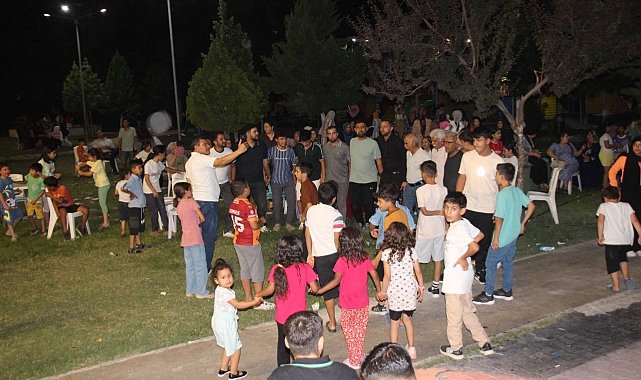 Mahalleliyi parka toplayan muhtar sürpriz yaptı