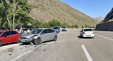 Malatya'da 2 otomobil çarpıştı: 1 yaralı