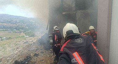 Malatya'da inşaat işçilerinin kaldığı şantiyede yangın
