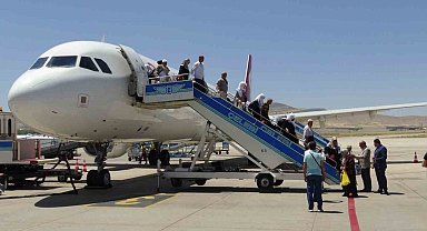 Malatyalı hacıların yurda dönüşü başladı