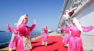 Malta bayraklı kruvaziyer Bodrum'a ilk seferini yaptı