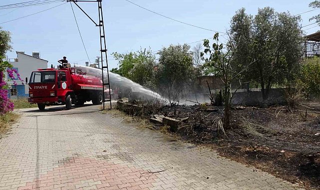 Manavgat'ta araçtan atılan sigara bahçede yangın çıkardı
