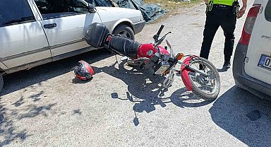 Manavgat'ta motosiklet hafif ticari araca çarptı: 1 yaralı