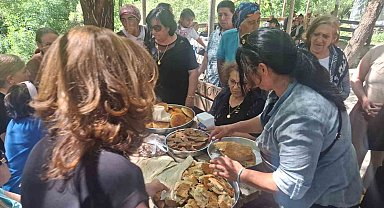 Manisa Büyükşehir Belediye Başkanı Zeyrek için Tunceli'de lokma dağıtıldı