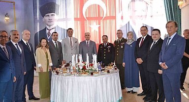 Manisa'da resmi bayramlaşma töreni yapıldı