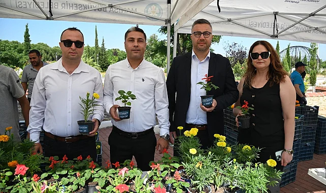 Manisa'da bayramlık çiçekler Büyükşehir'den