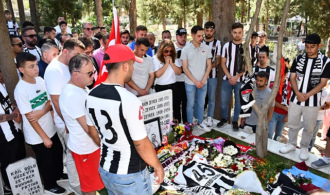 Manisa'da Ferdi Zeyrek'in kabri ziyaretçi akınına uğradı