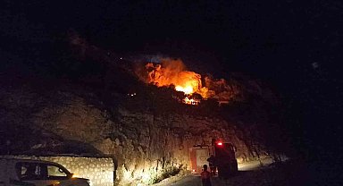 Mardin Kalesi eteklerinde çıkan yangın söndürüldü