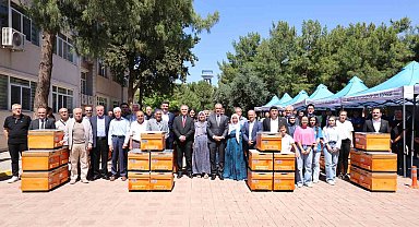 Mardin'de 800 üreticiye 4 bin arılı kovan dağıtıldı