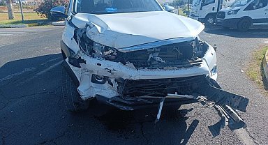 Mardin'de otomobil ile hafif ticari araç çarpıştı: 1 yaralı