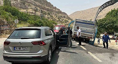 Mardin'de SUV ile kamyonet çarpıştı: 6 yaralı