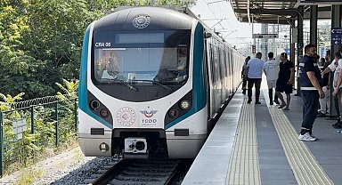 Marmaray'da raylara atlayan kişi intihar etti