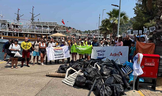Marmaris koylarında çevre temizliği sürüyor