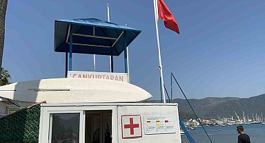 Marmaris'te Mavi bayraklı halk plajında cankurtaranlar göreve başladı