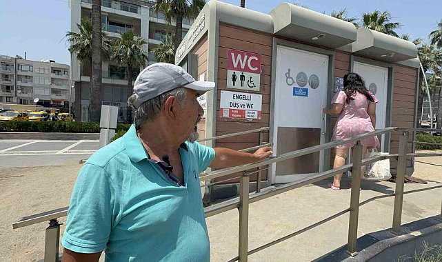 Marmaris'te mavi bayraklı halk plajında vatandaştan 'cankurtaran' ve 'soyunma kabini' tepkisi