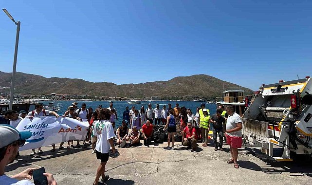 Marmarisli gönüllülerden koy temizliği