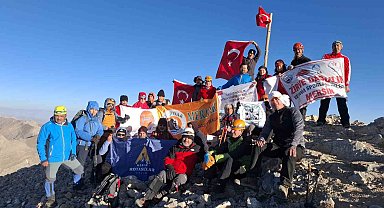 MERDAK'ın 19. Ulusal Dağcılık Festivali'nde Medetsiz Zirvesine anma tırmanışı yapıldı