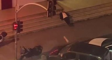 Merdivenlerde uyuya kalan adamı dubayla uyandırmaya çalıştı