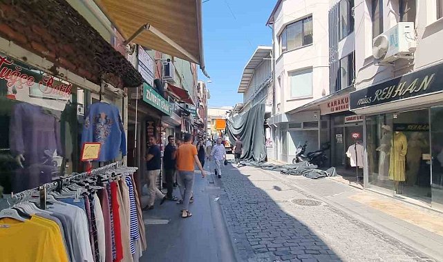 Merkezefendi Belediyesi kendi taktığı tenteyi kendisi söktü