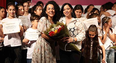 Merkezefendi Kent Tiyatrosu'nda yılsonu gösterisi ve sertifika töreni gerçekleşti