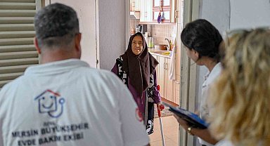 Mersin Büyükşehir Belediyesi, yaşlı vatandaşlara 'evlat sevgisi' ile destek oluyor