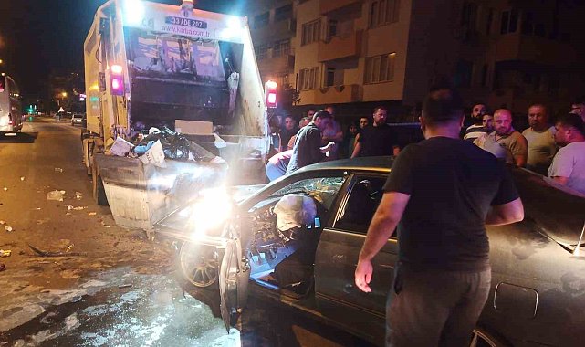 Mersin'de alkollü sürücünün çöp aracına çarptığı kazada 1 temizlik personeli öldü 4'ü yaralandı