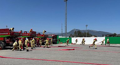 Mersin'de göreve yeni başlayan ateş savaşçılarına eğitim veriliyor