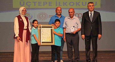 Mersin'de okul yaptıran hayırseverlere plaket takdim edildi