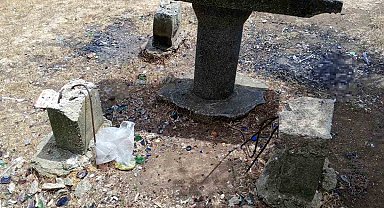 Mesire alanındaki oturma alanlarına zarar verdiler